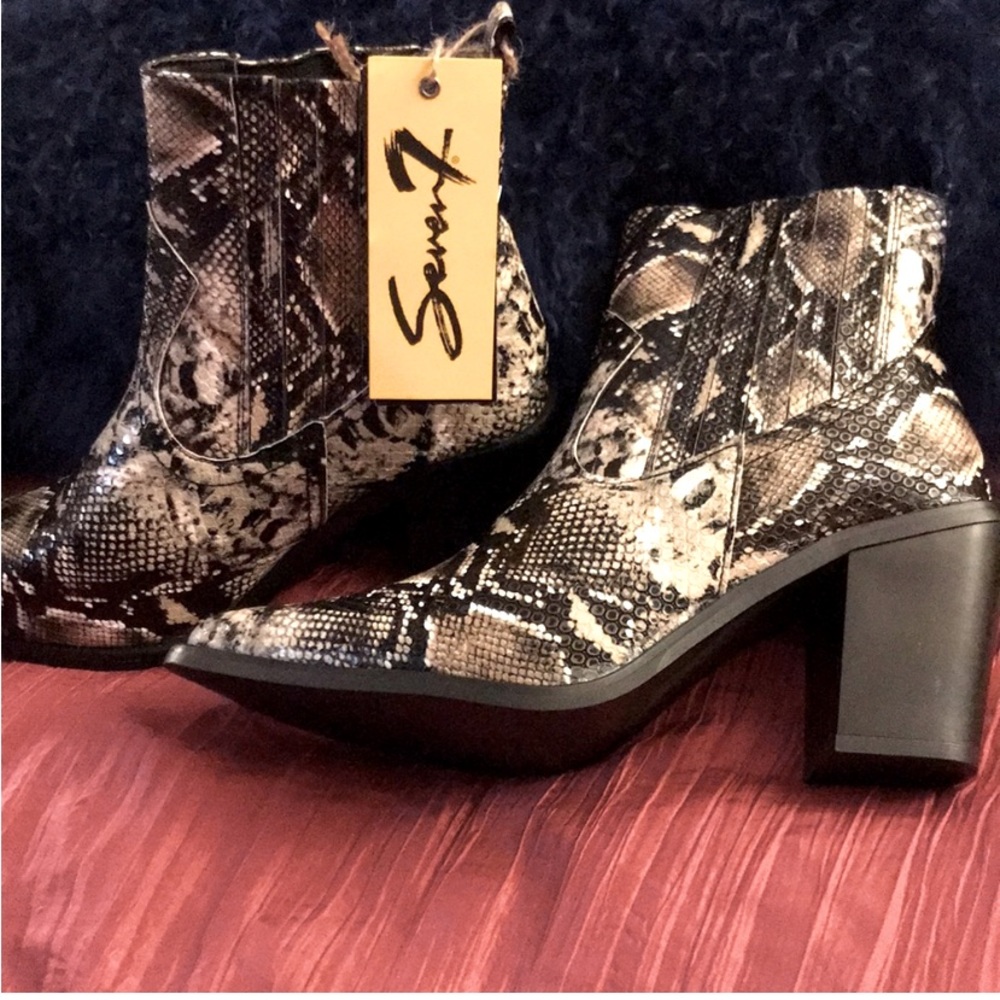 ⬇️ Seven 7 Eve BN with box western snakeskin print booties re poshing stunning
